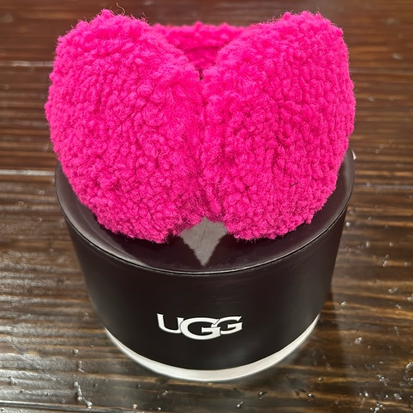 UGG Bright Pink Ear Muffs💕 Hard case round box included.  NEW! - Picture 1 of 6